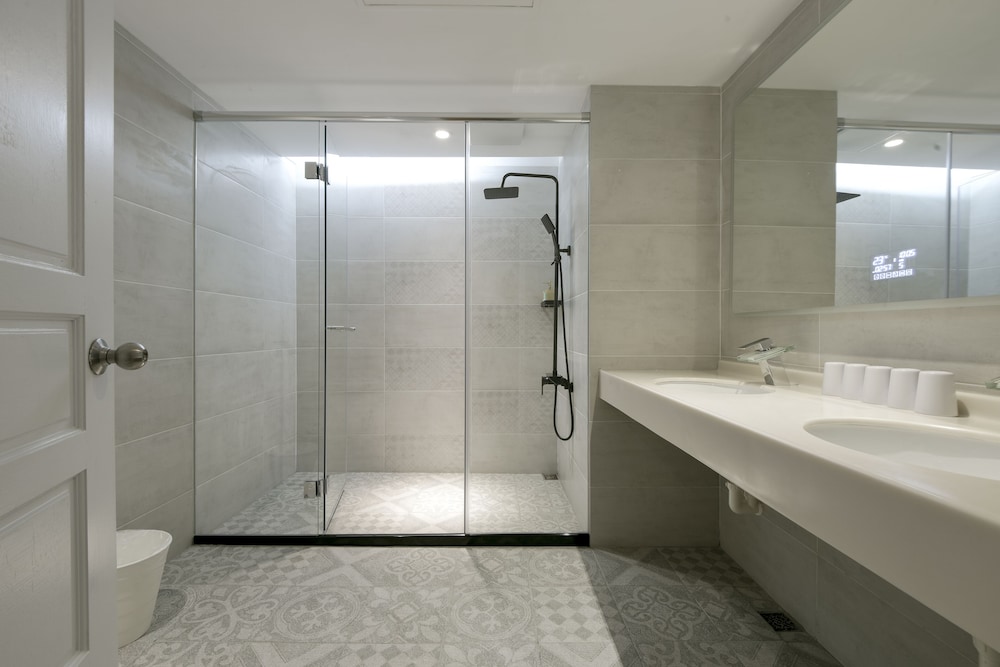 Champs Elysees Hotel 39/47