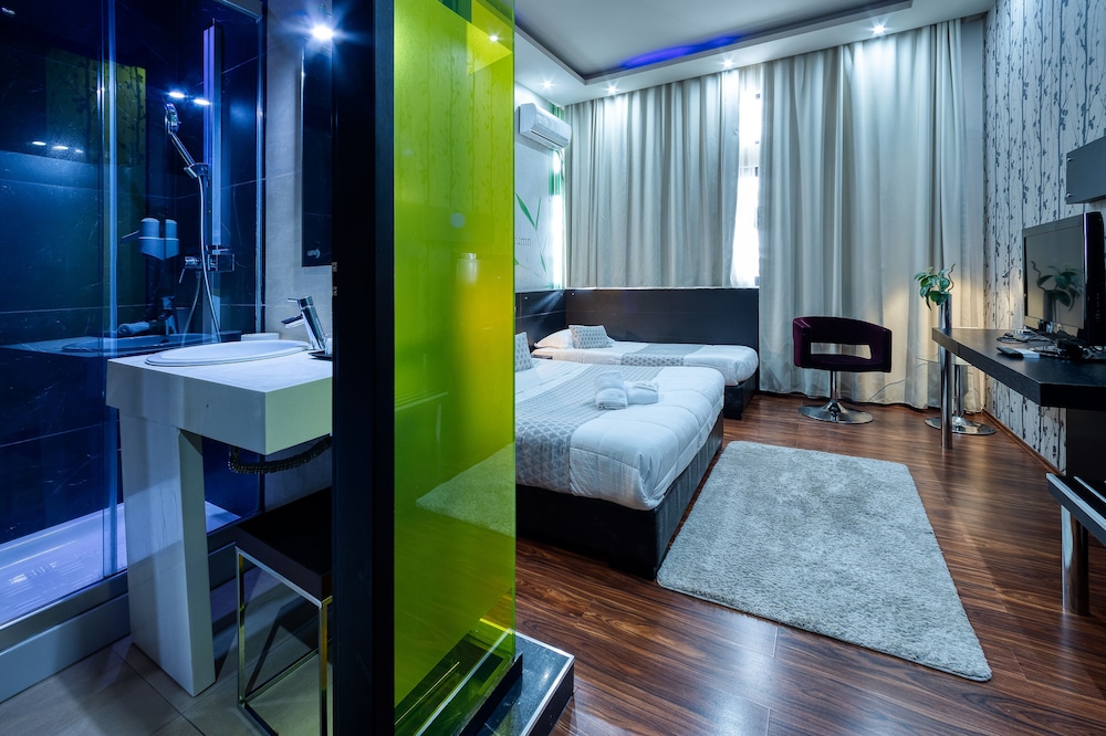 Gallery Art Hotel 67/68