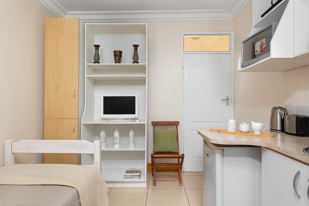Thomson's Accommodation 22/36