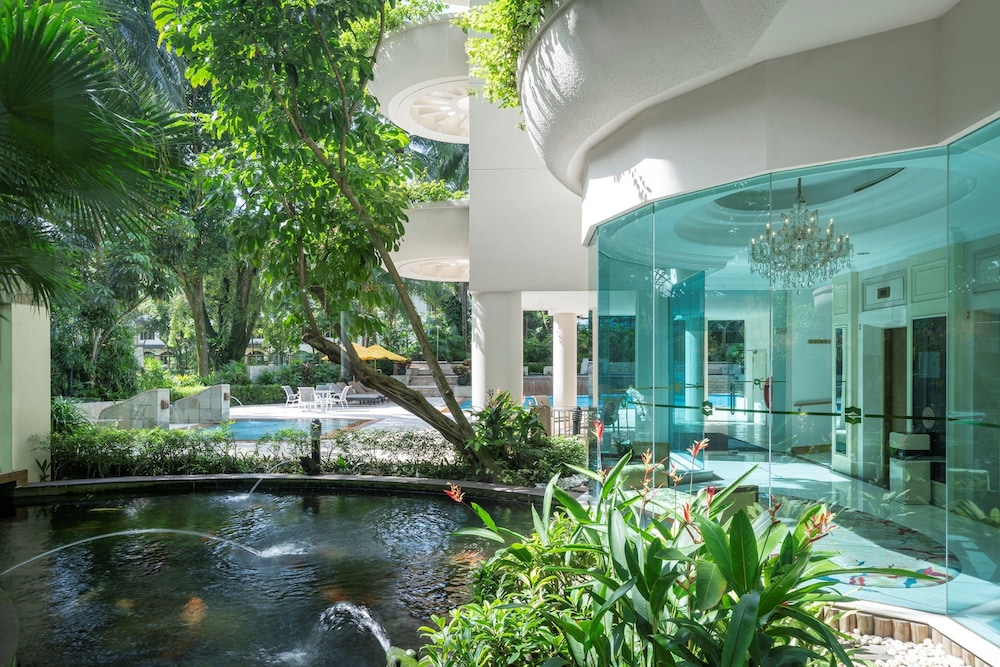 Shangri-La Apartments 66/71