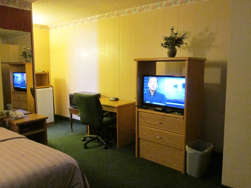 Town House Motel Inc 29/33
