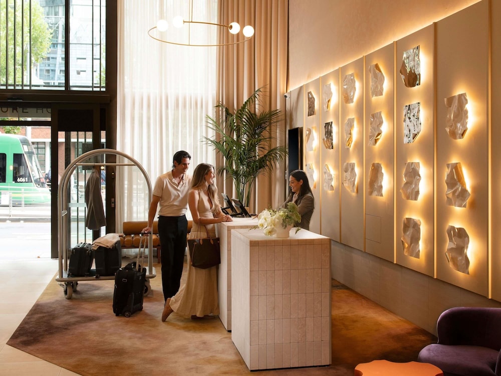 Mercure Melbourne La Trobe Street 8/51