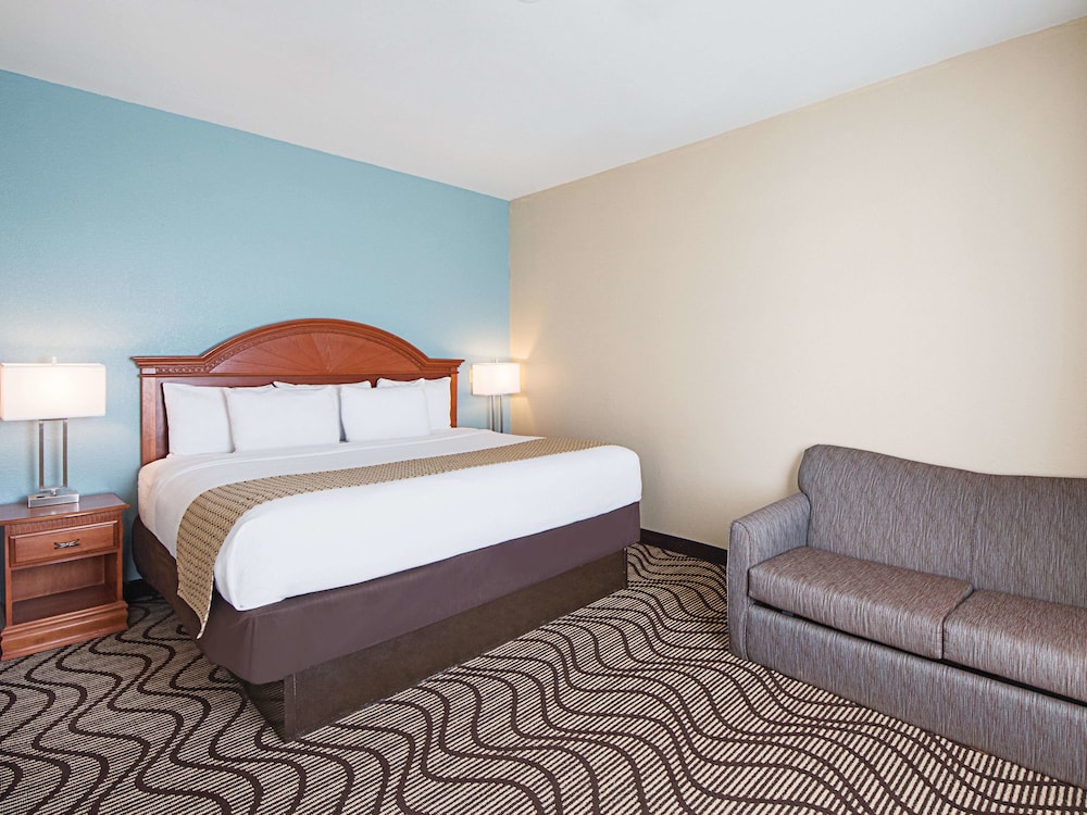 La Quinta Inn & Suites Mathis 6/27