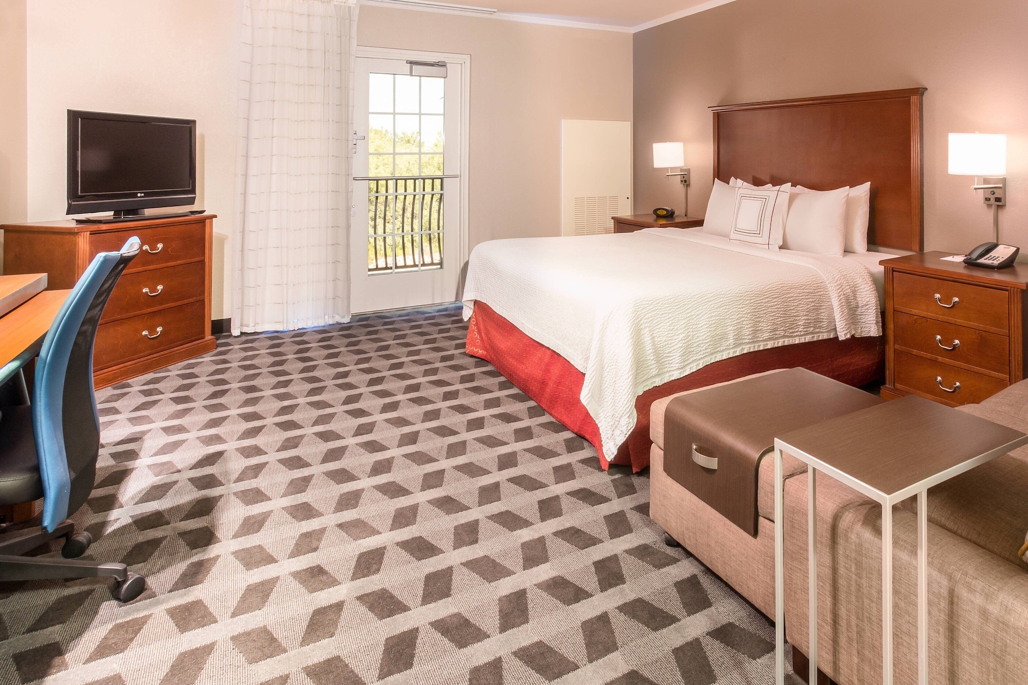 Studio, Suite, King Bed, Sofa, Balcony, Accessible