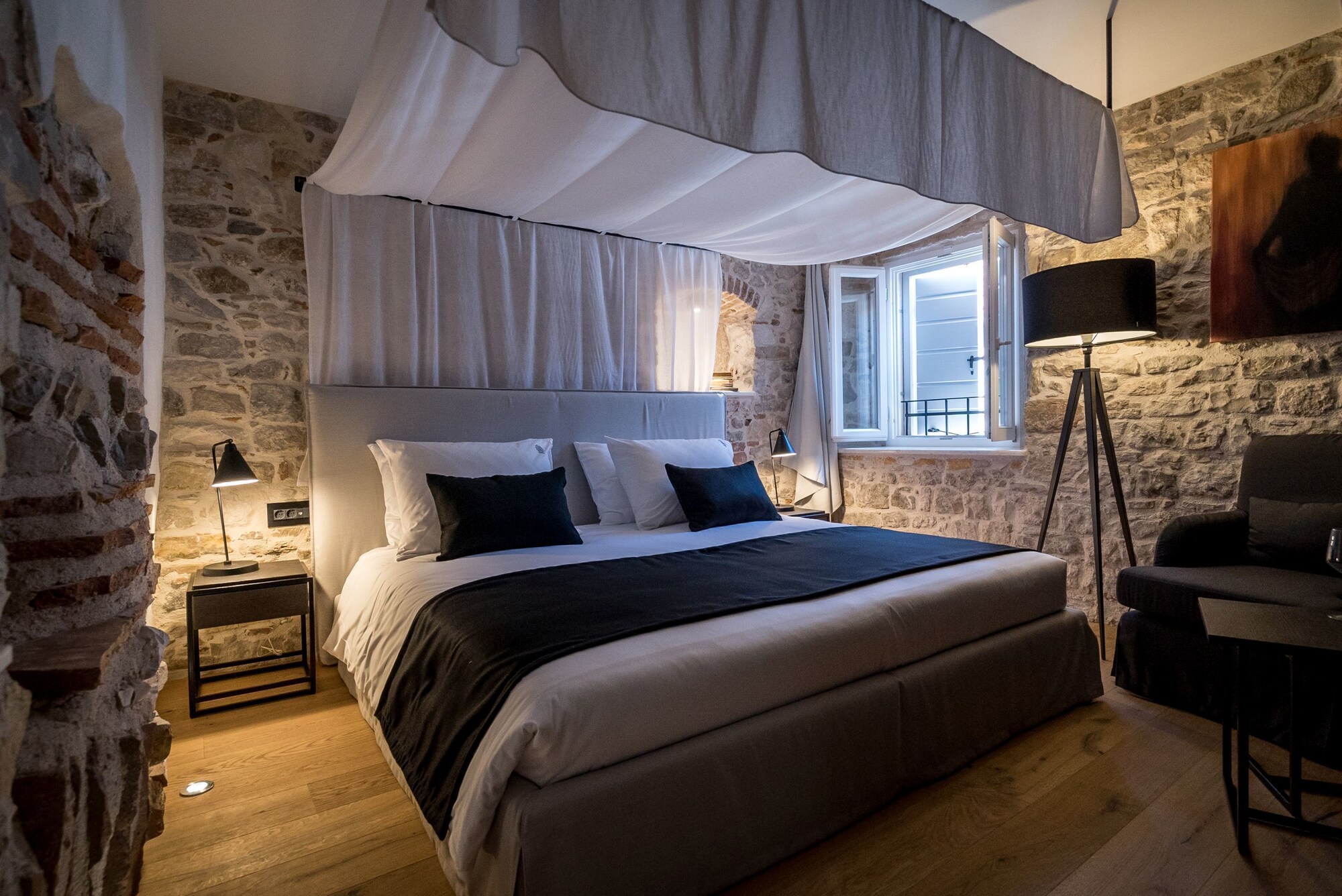 SUPERIOR, DOUBLE OR TWIN BED, OLD TOWN VIEW