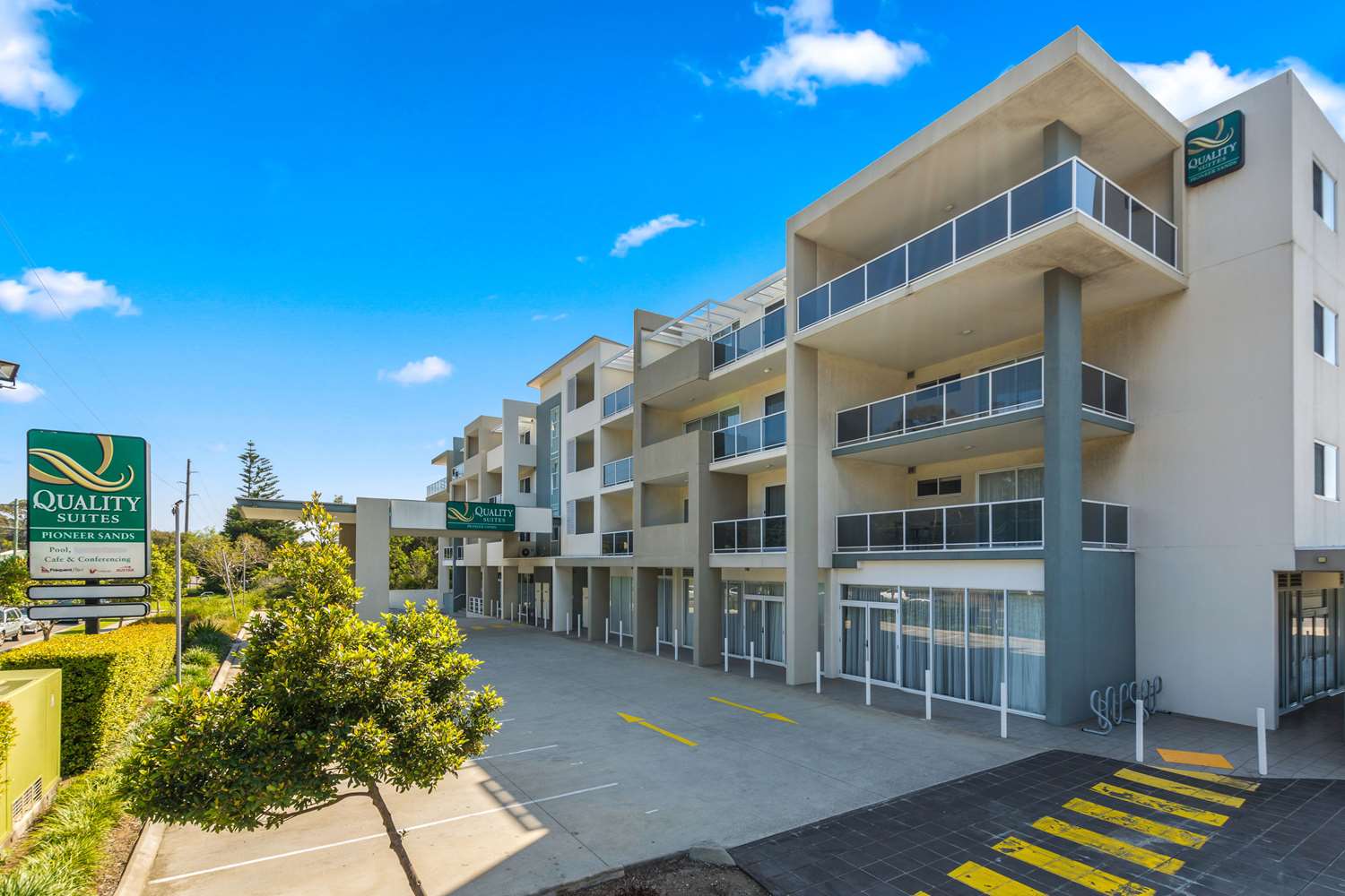 Quality Suites Pioneer Sands 2/8