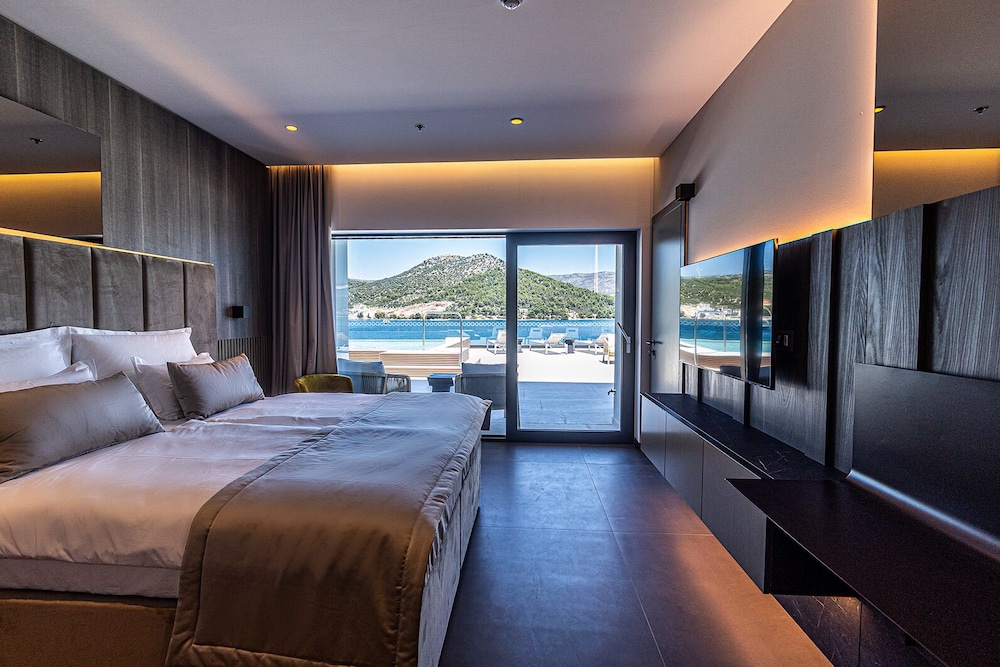 2 BEDROOMS, DELUXE, SEA VIEW, TERRACE