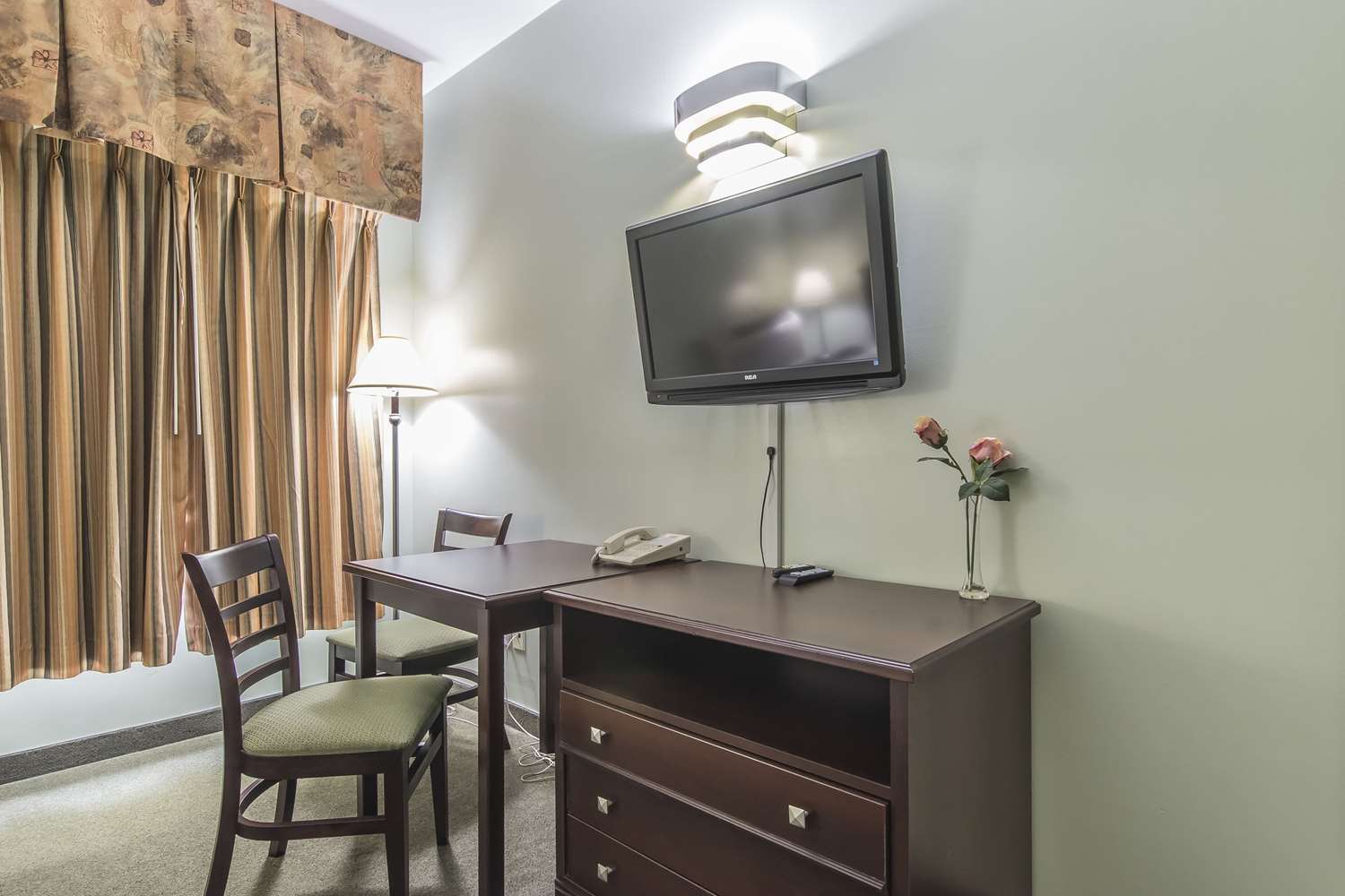 Econo Lodge Huntsville ON 17/20