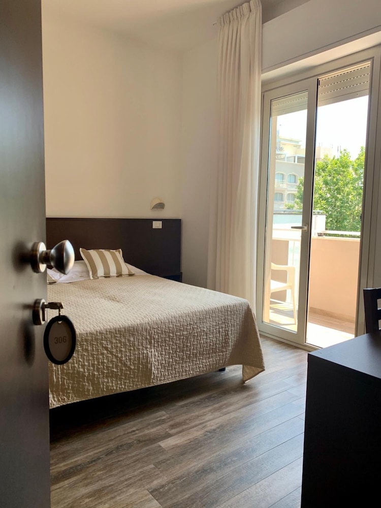 Hotel Carmen 10/50