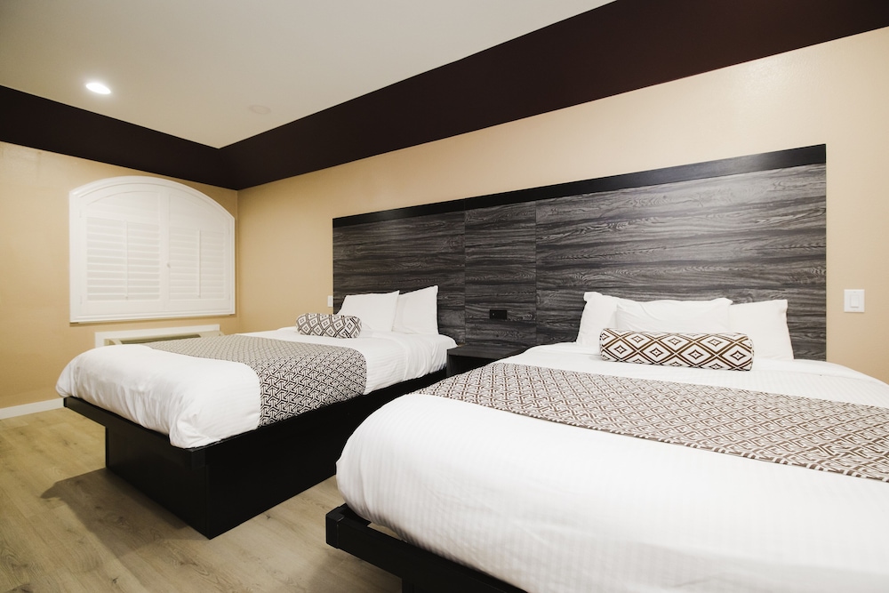 Sapphire Inn Suites 19/58