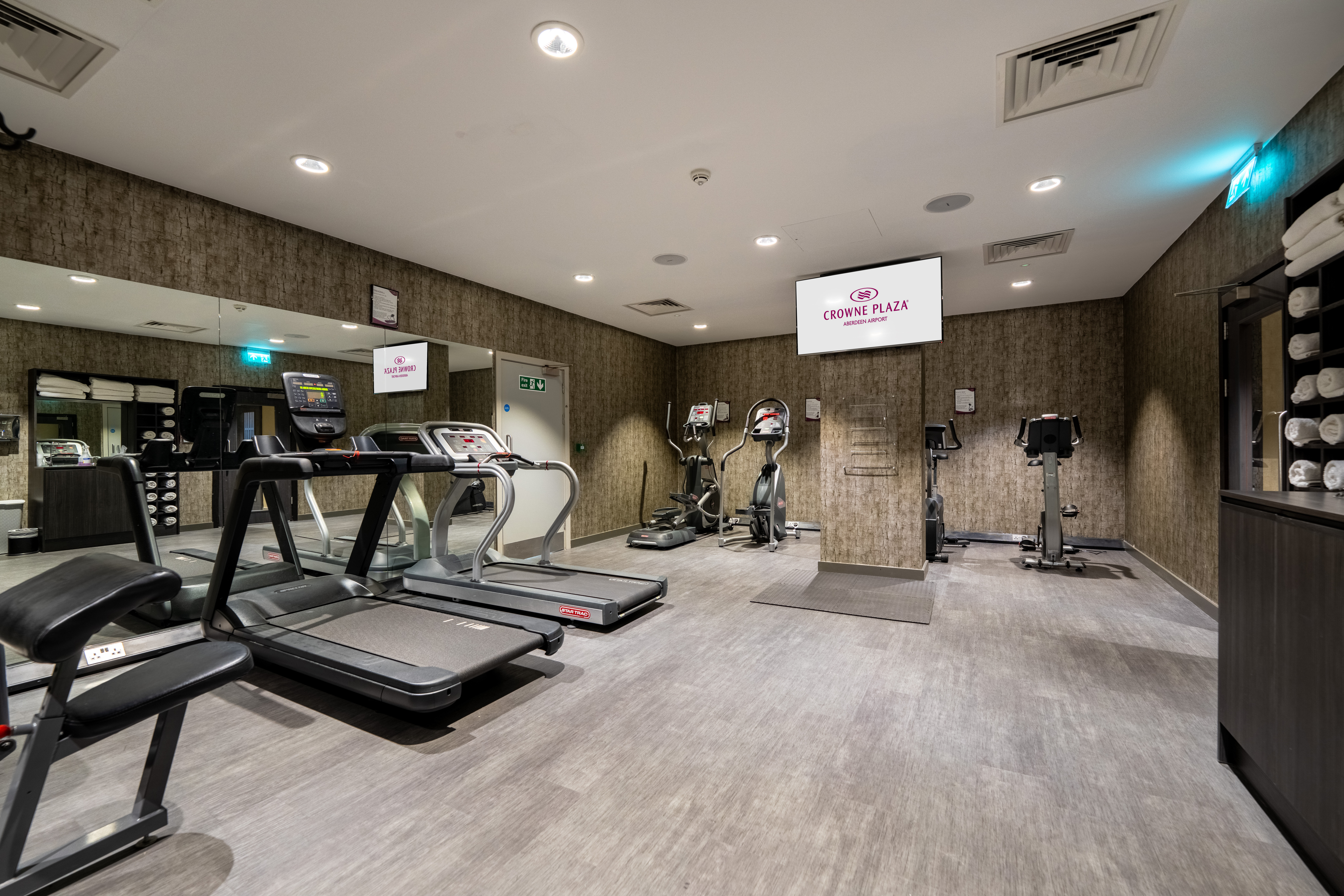 CROWNE PLAZA ABERDEEN AIRPORT 27/50