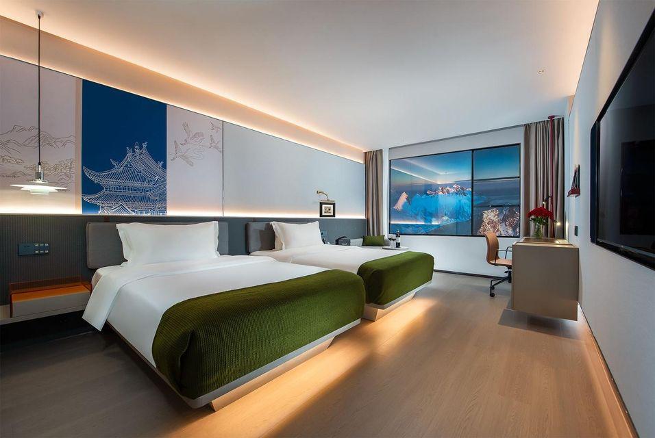 Bay Joy International Hotel 6/10