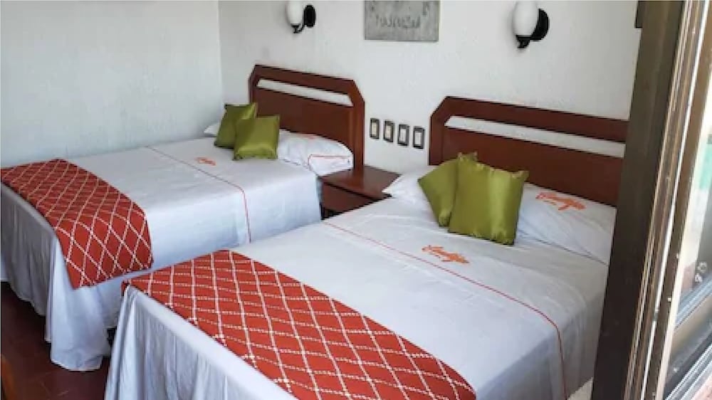 Hotel Candilejas 8/29