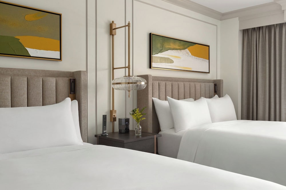 MOUNT TEMPLE, DELUXE, 2 QUEEN BEDS