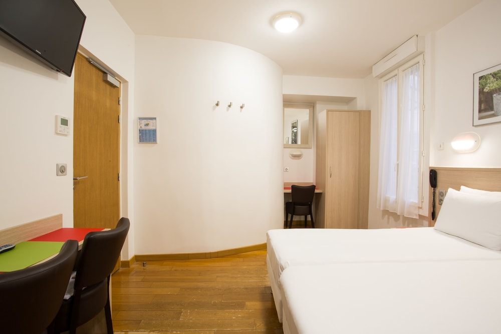 Hotel Darcet Paris 12/37