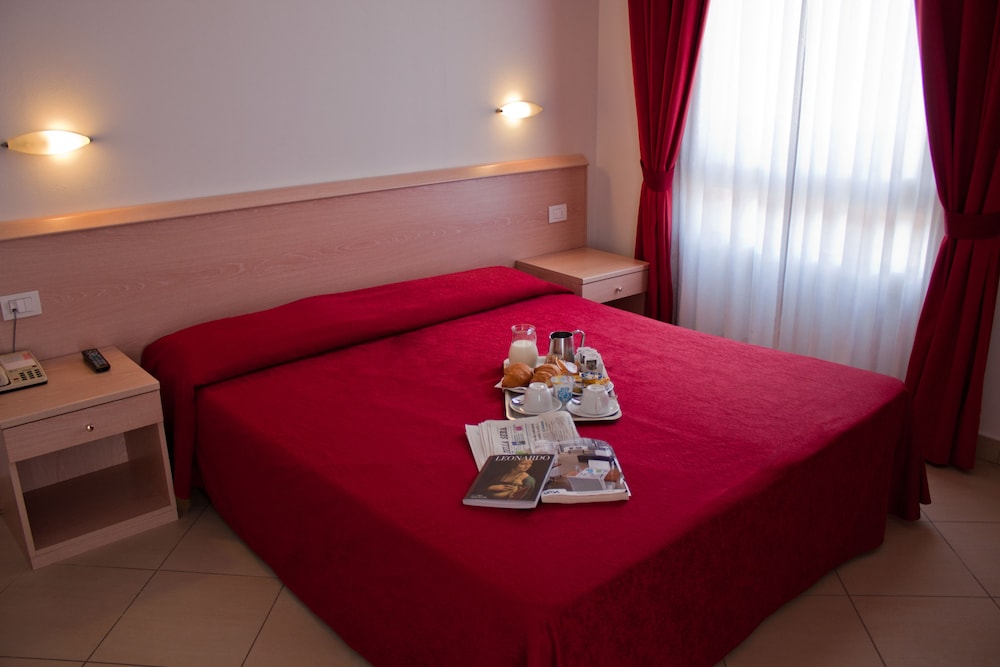 Pigalle Hotel 27/64