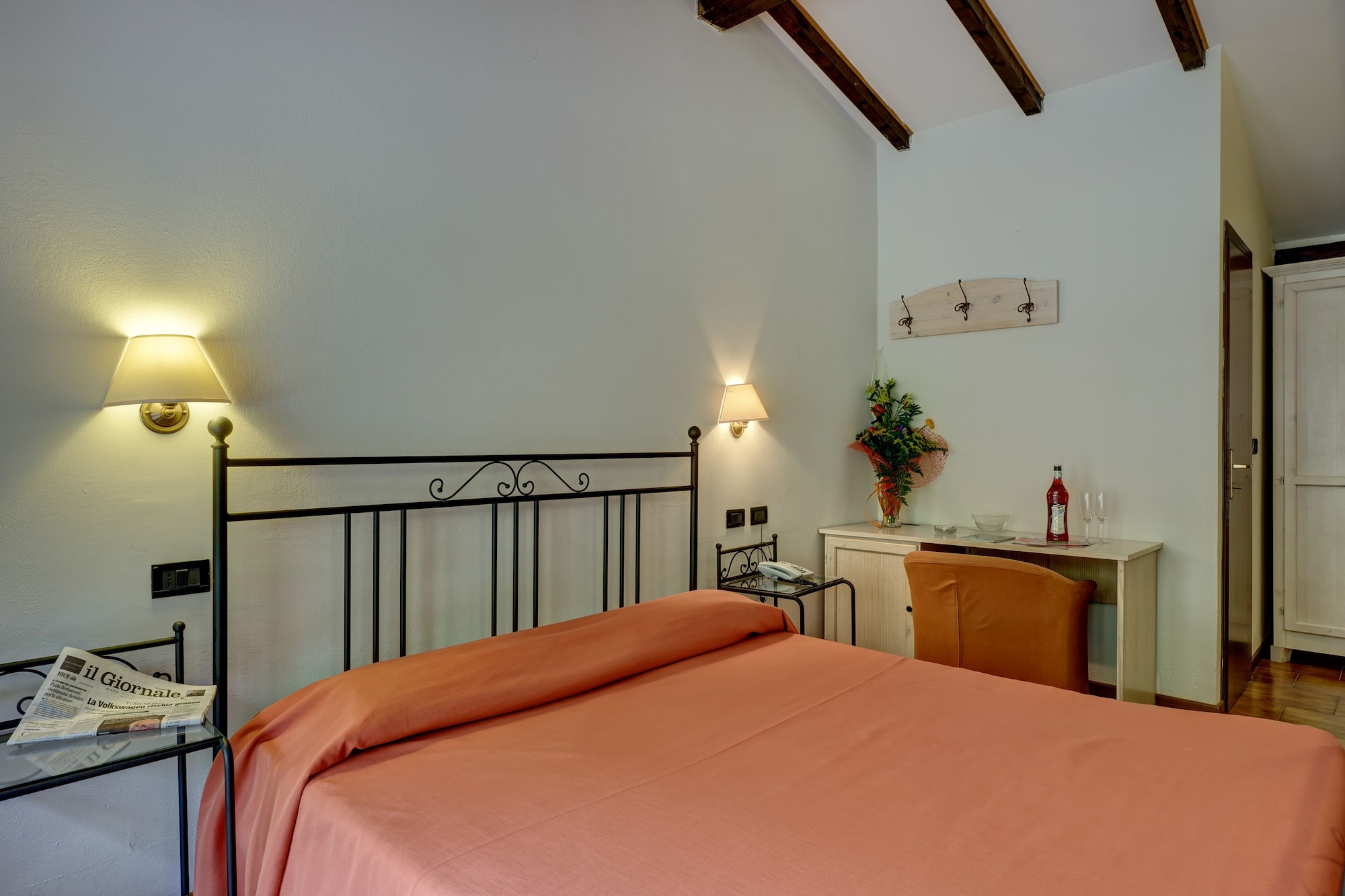 ECONOMY, DOUBLE OR TWIN BED