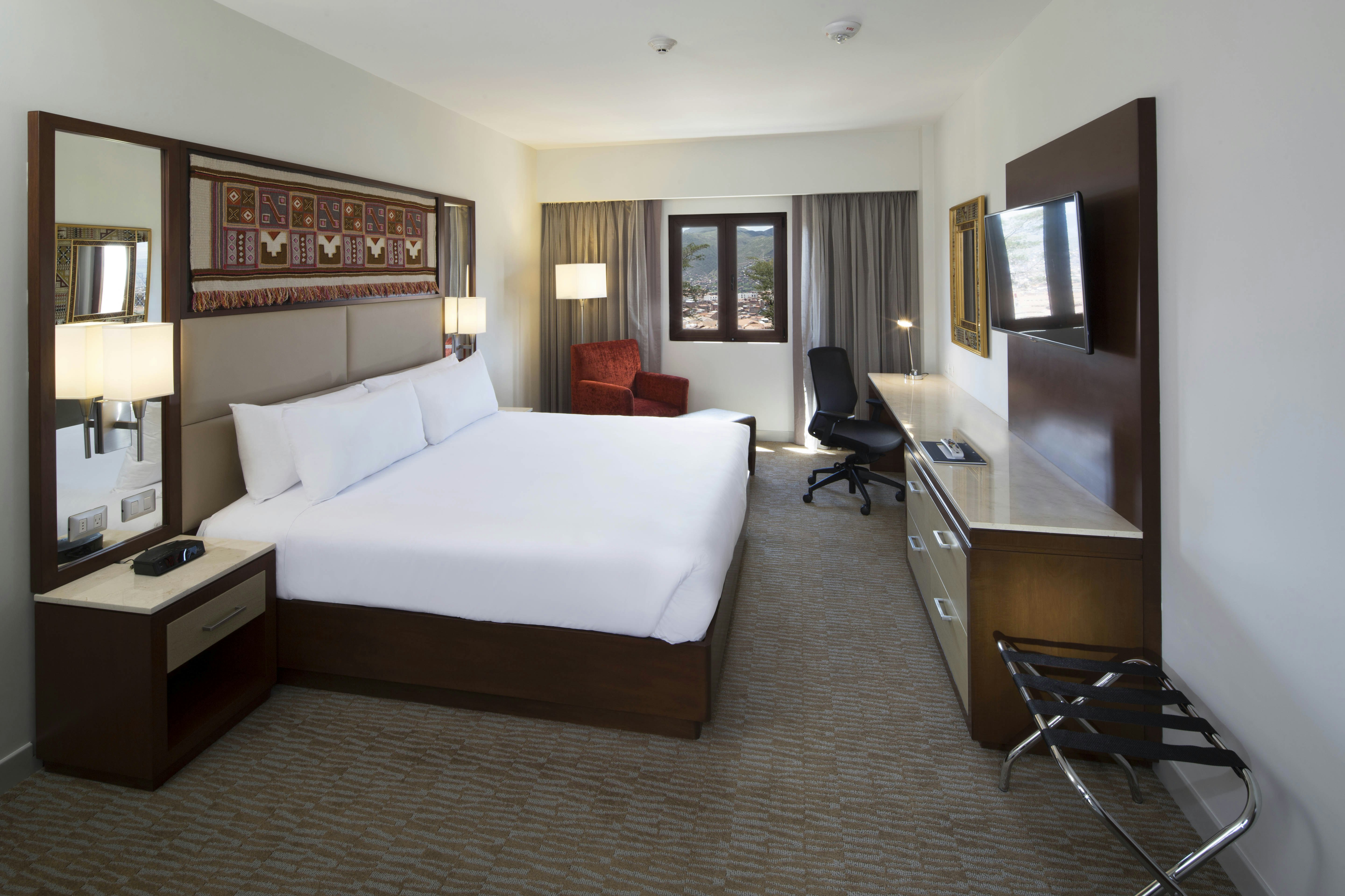 ROOM, KING BED, ACCESSIBLE