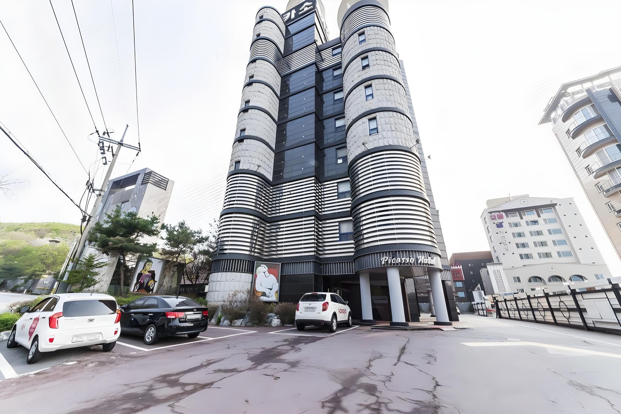 Hotel Picasso 72/77