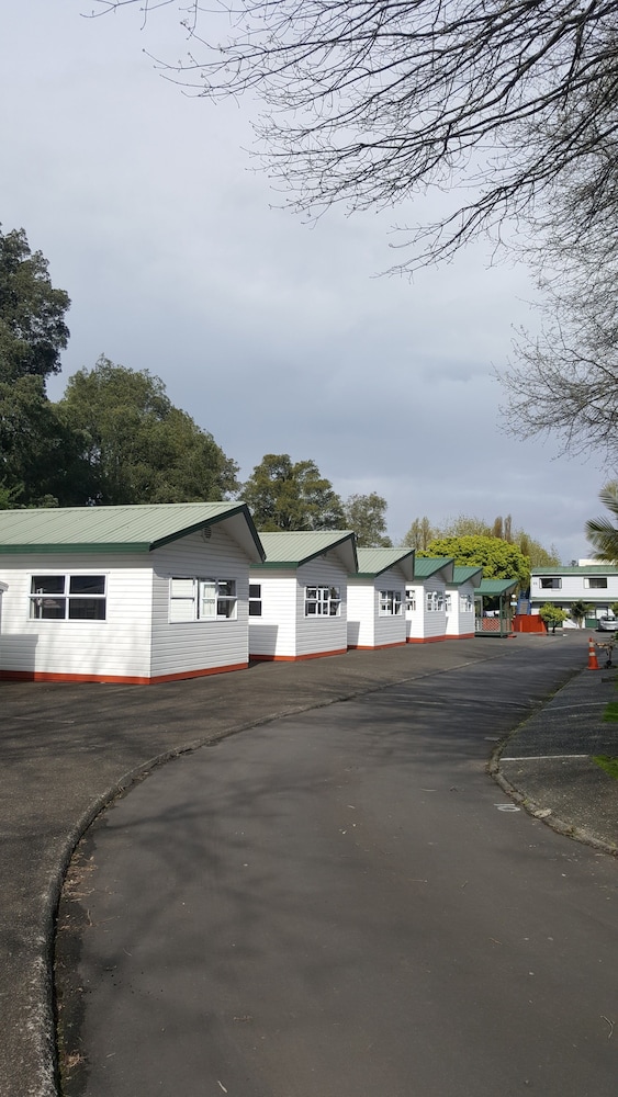 Auckland North Shore Motels & Holiday Park 55/56