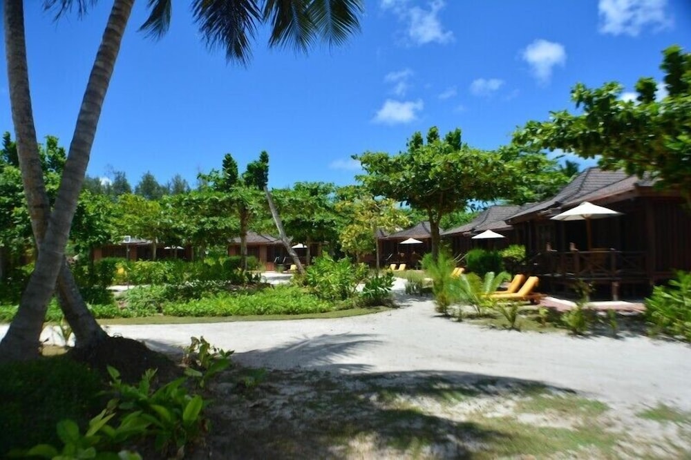 Heliconia Grove 36/46