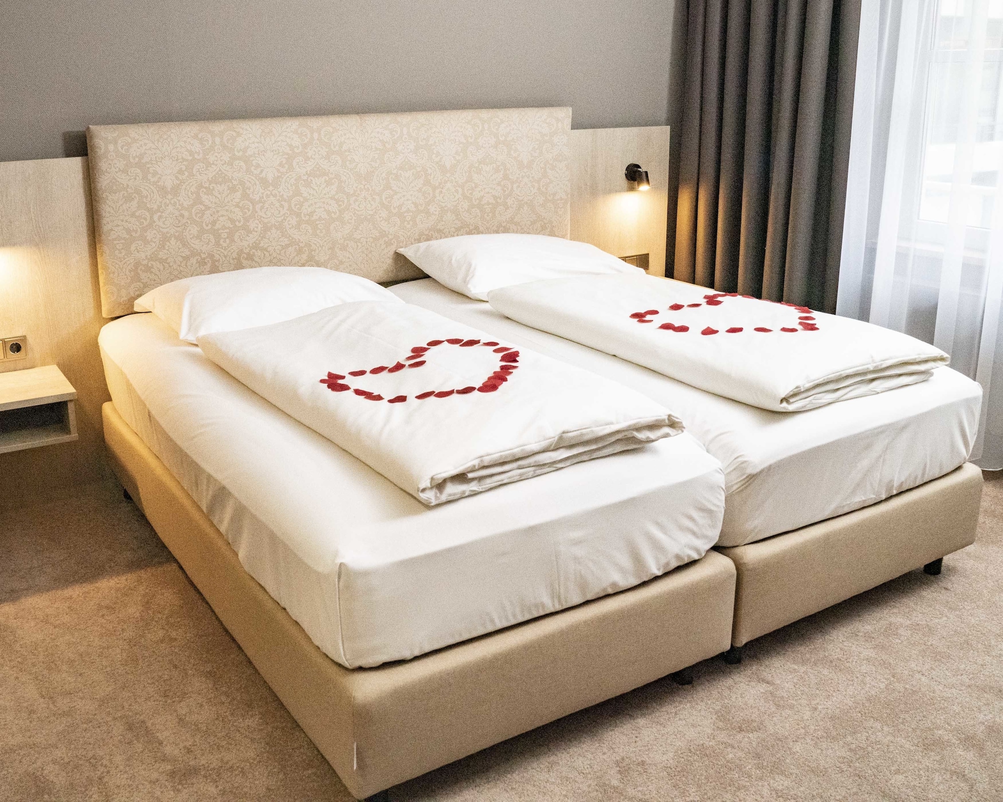 Standard, King Bed, City View
