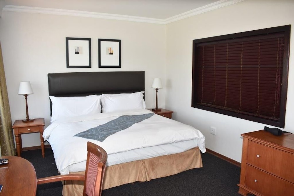 Protea Hotel By Marriott Harrismith Montrose 12/50
