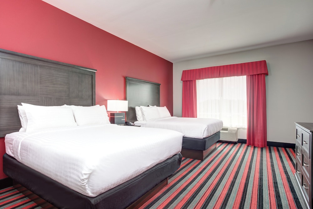 Holiday Inn Hotels And Suites Lafayette North 19/55