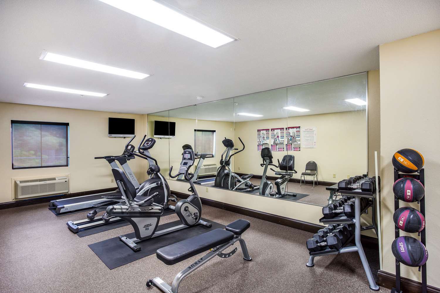 Comfort Inn Charleston South Charleston, WV 10/22