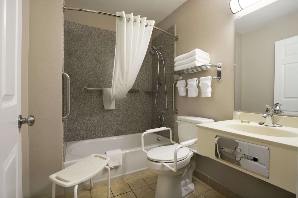 Super 8 by Wyndham Ardmore OK 15/16