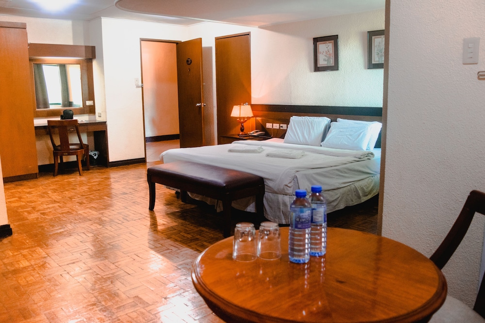 Country Village Hotel 19/37