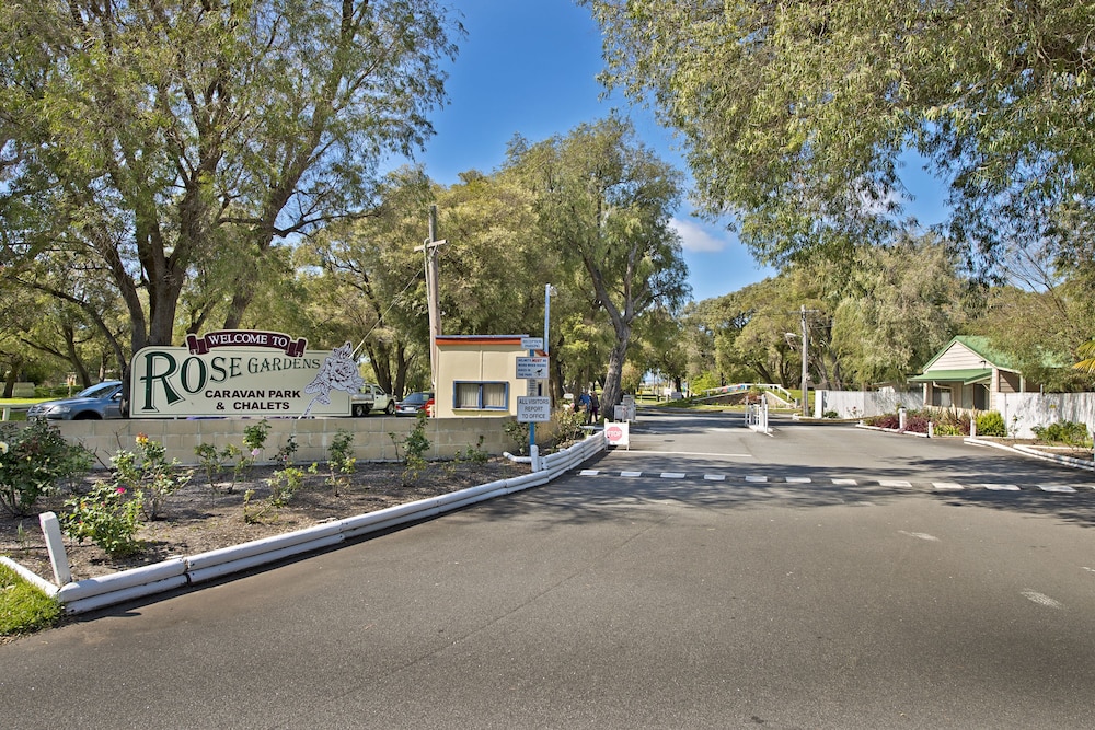 Acclaim Rose Gardens Beachside Holiday Park 37/50