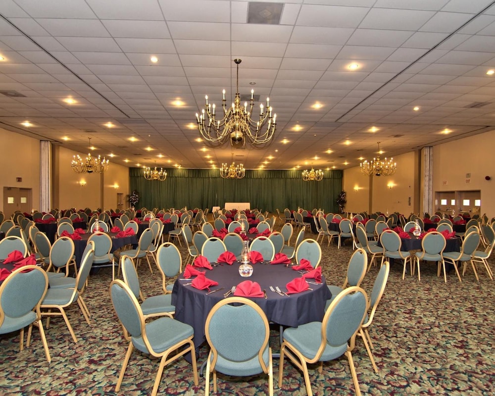 Parkview Inn and Conference Center (ex Econo Lodge) 42/50