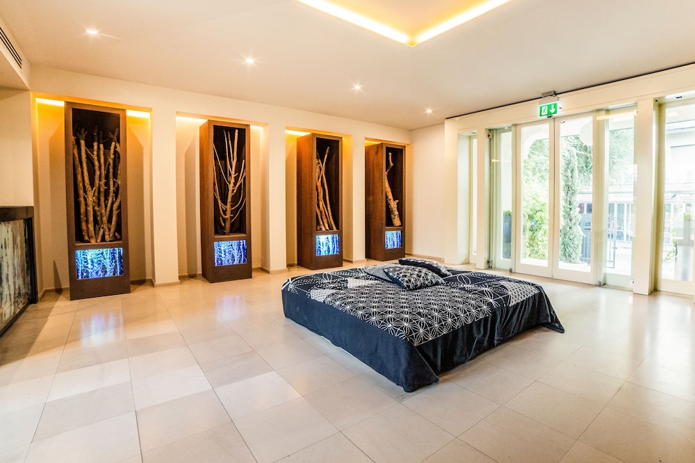 Hotel Carducci 76 28/75