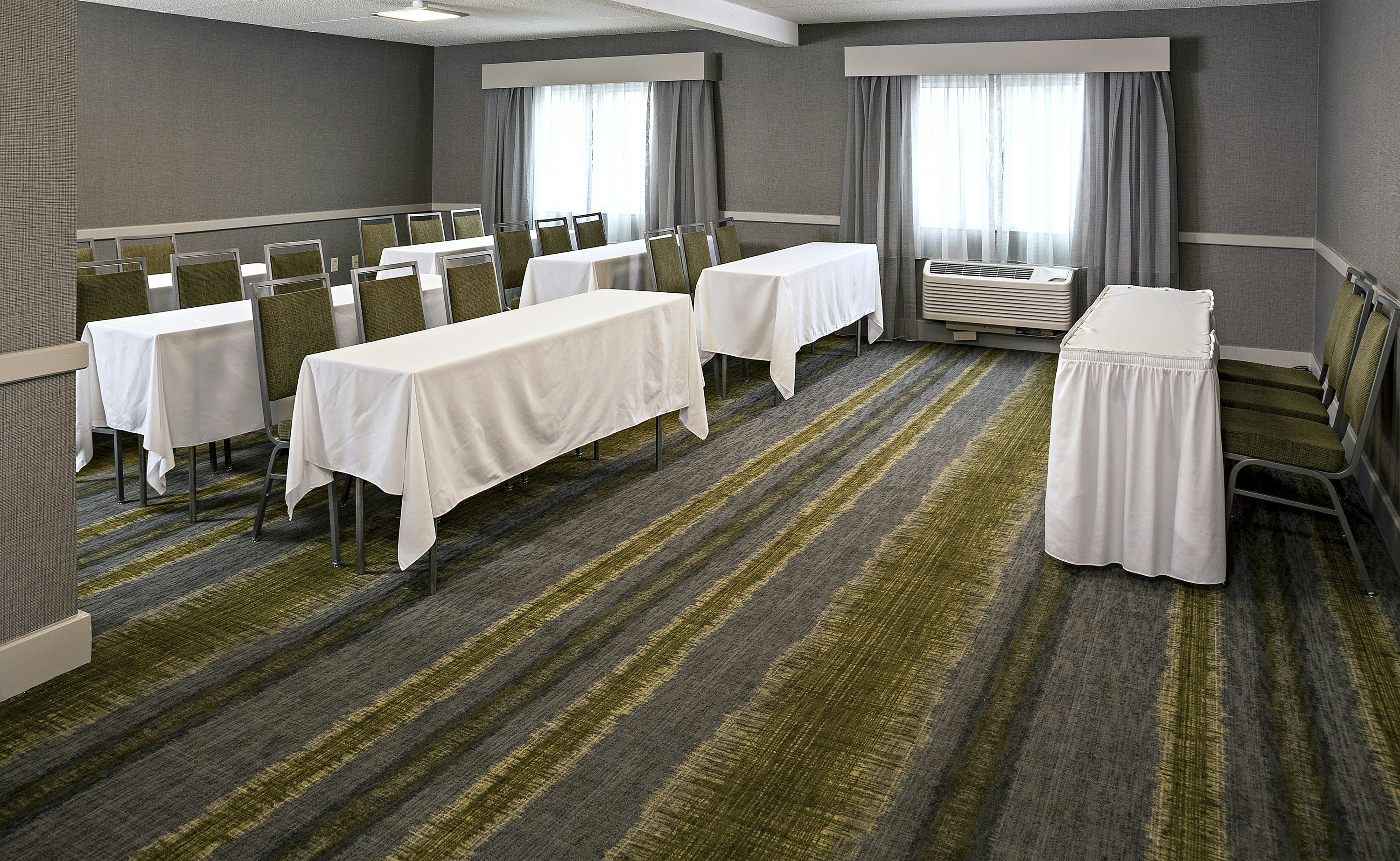Holiday Inn Salem (I-93 At Exit 2) 38/43