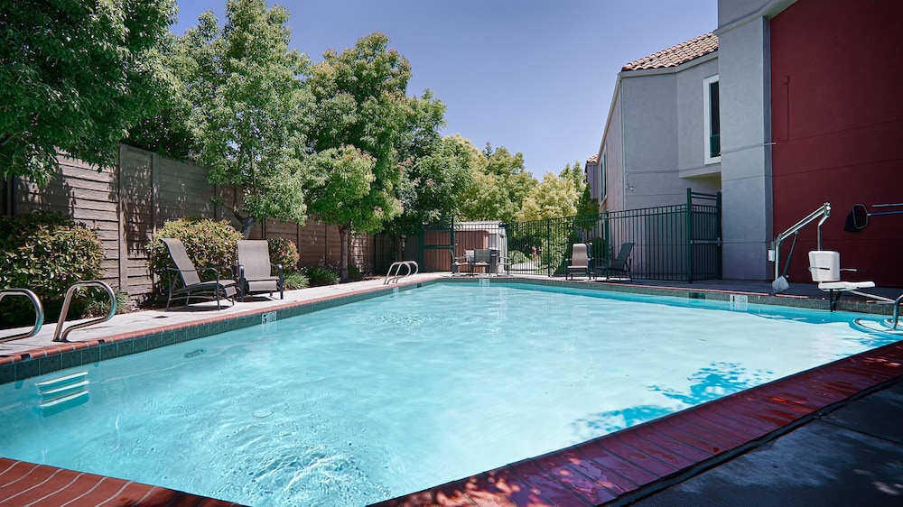 Best Western Lanai Garden Inn & Suites 4/38