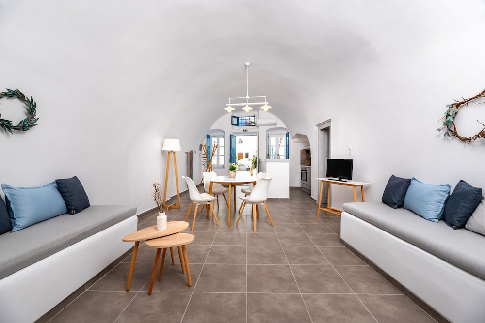 Santorini Caves 24/50
