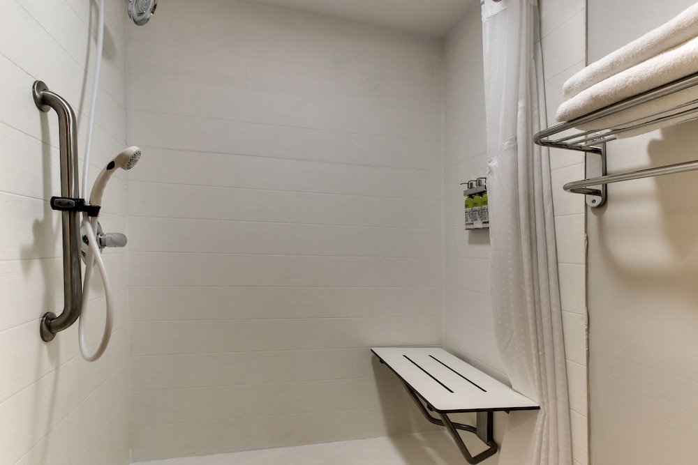 HOLIDAY INN EXPRESS PITTSTON SCRANTON AIRPORT 15/54