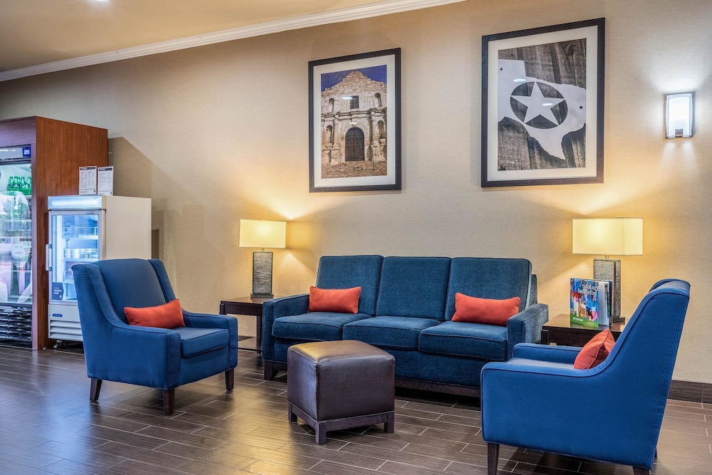 Comfort Suites Near Texas State University 19/32