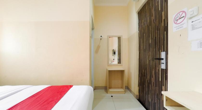 Reddoorz Plus Near Mall Ciputra Jakarta 29/51