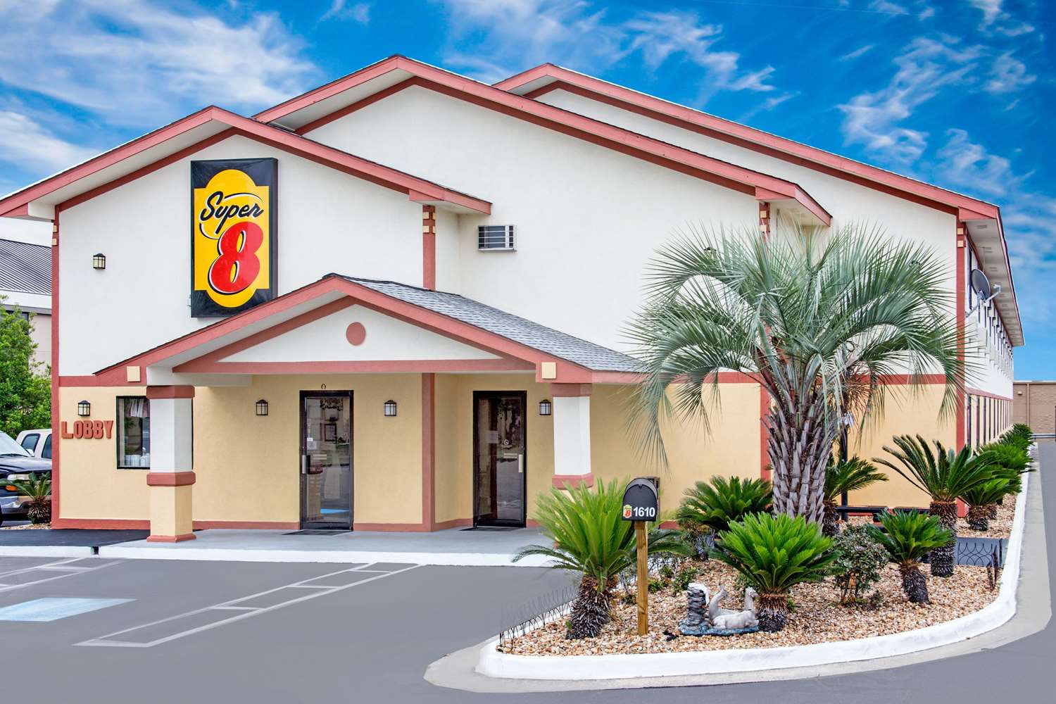 Super 8 by Wyndham Douglas 4/18