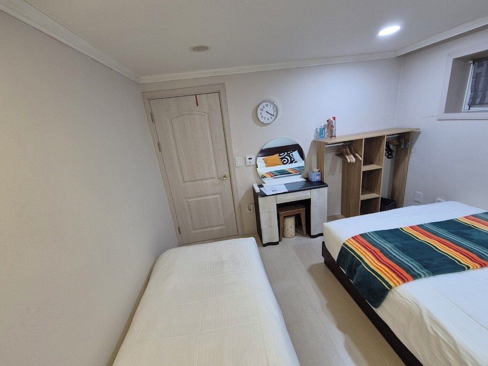 Riverside Guest House 14/45