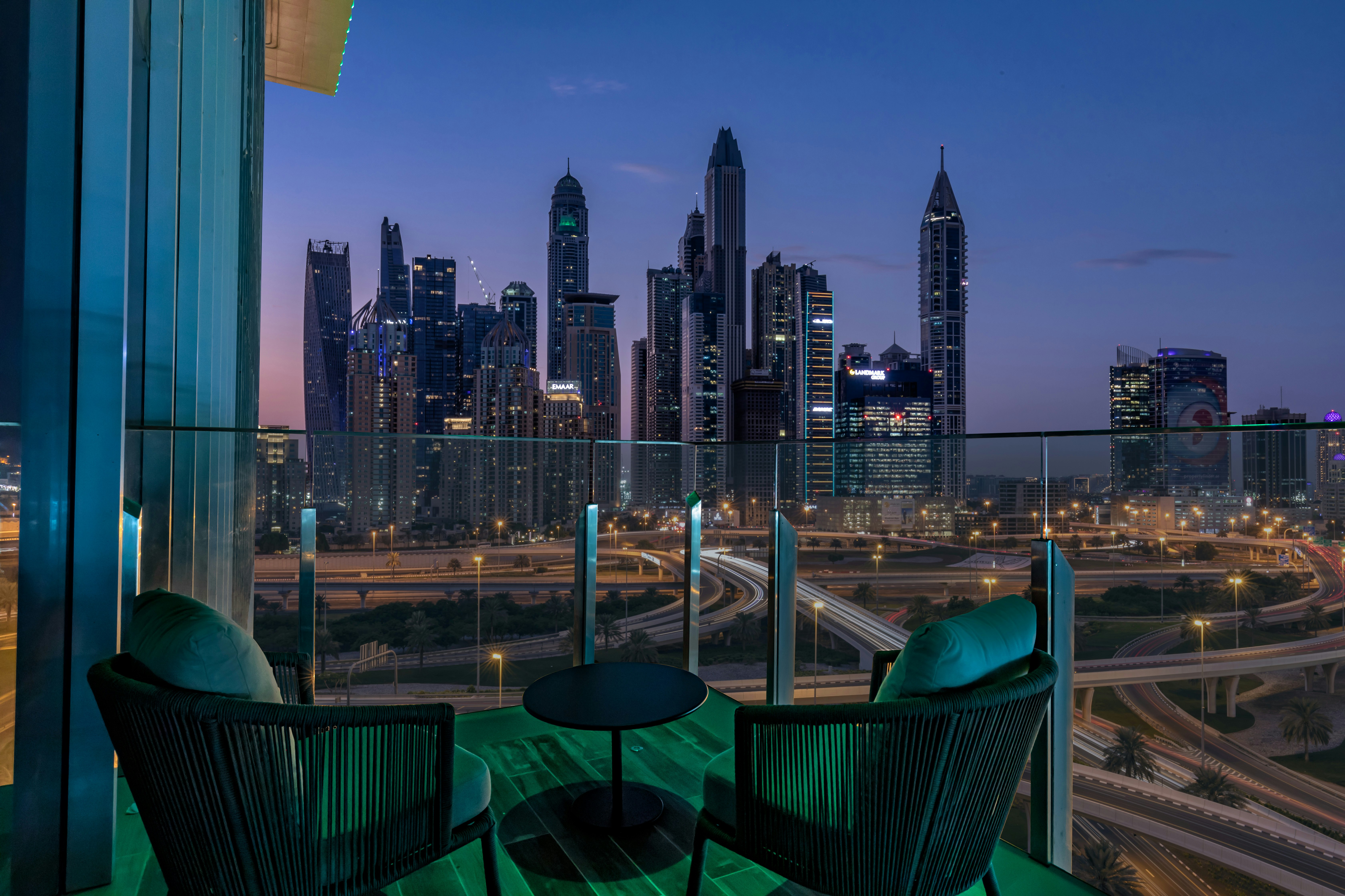 Taj Jumeirah Lakes Towers 73/77