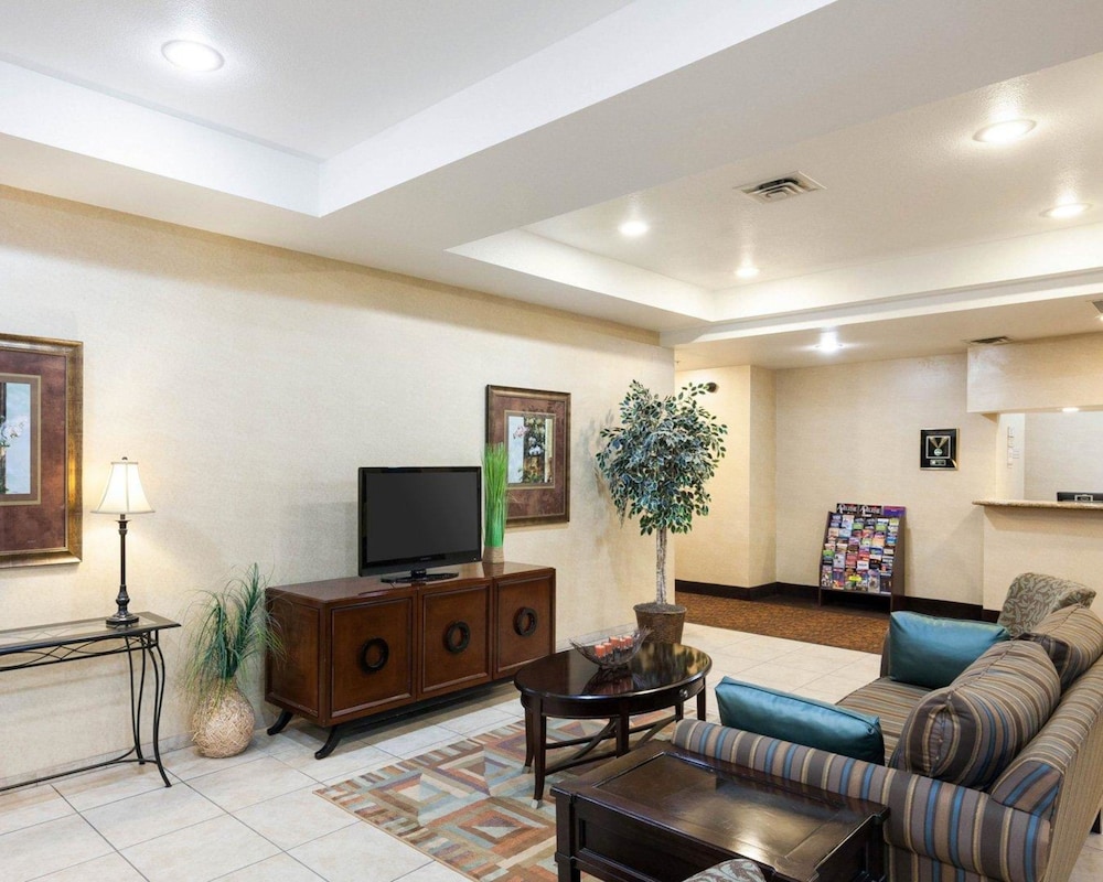 Comfort Inn and Suites Regional Medical Center 27/43