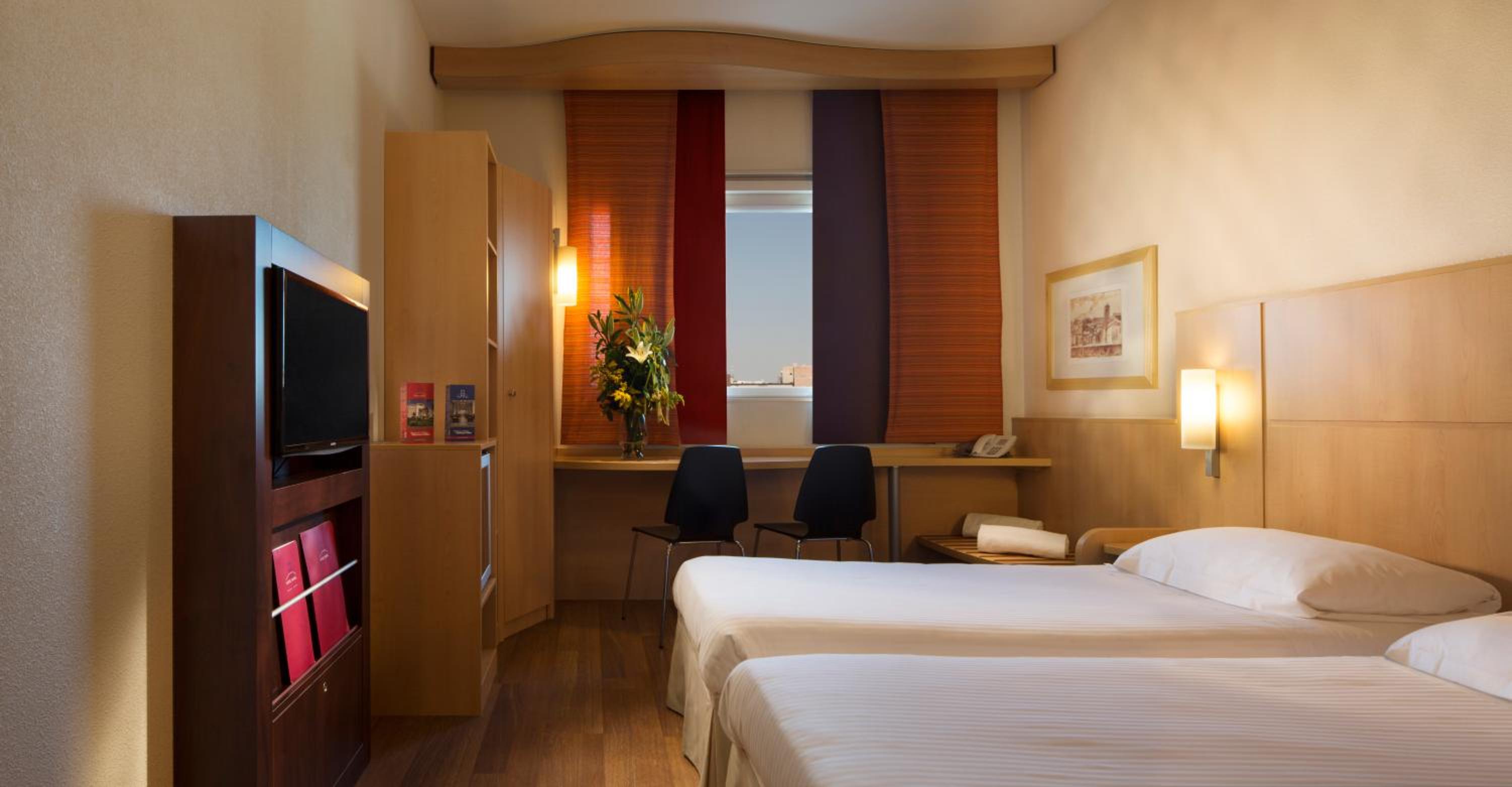 Room, Twin Beds