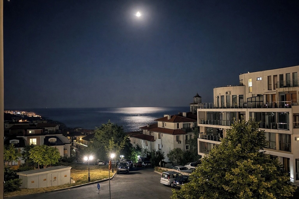 Hotel South Nights 31/48