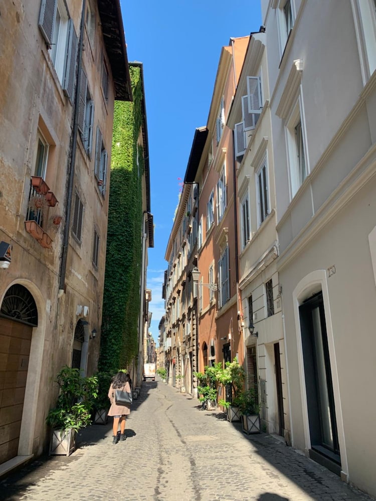 RESIDENZA DOMIZIA 20/28