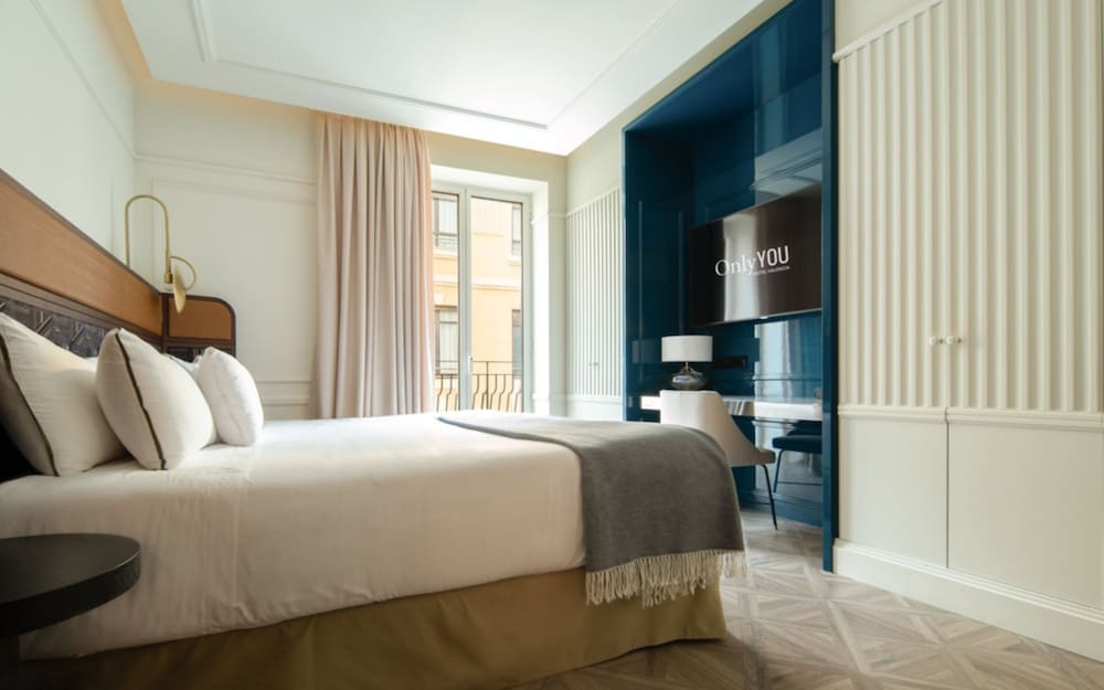 HOMEY, SUITE