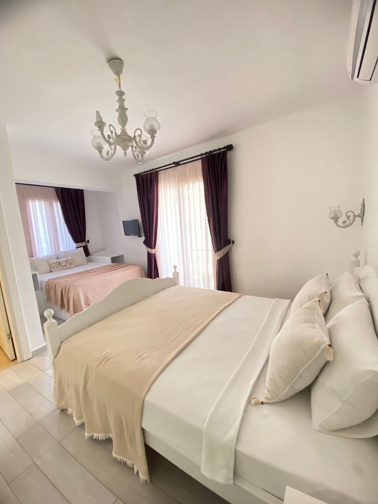 Selin Hotel 11/50
