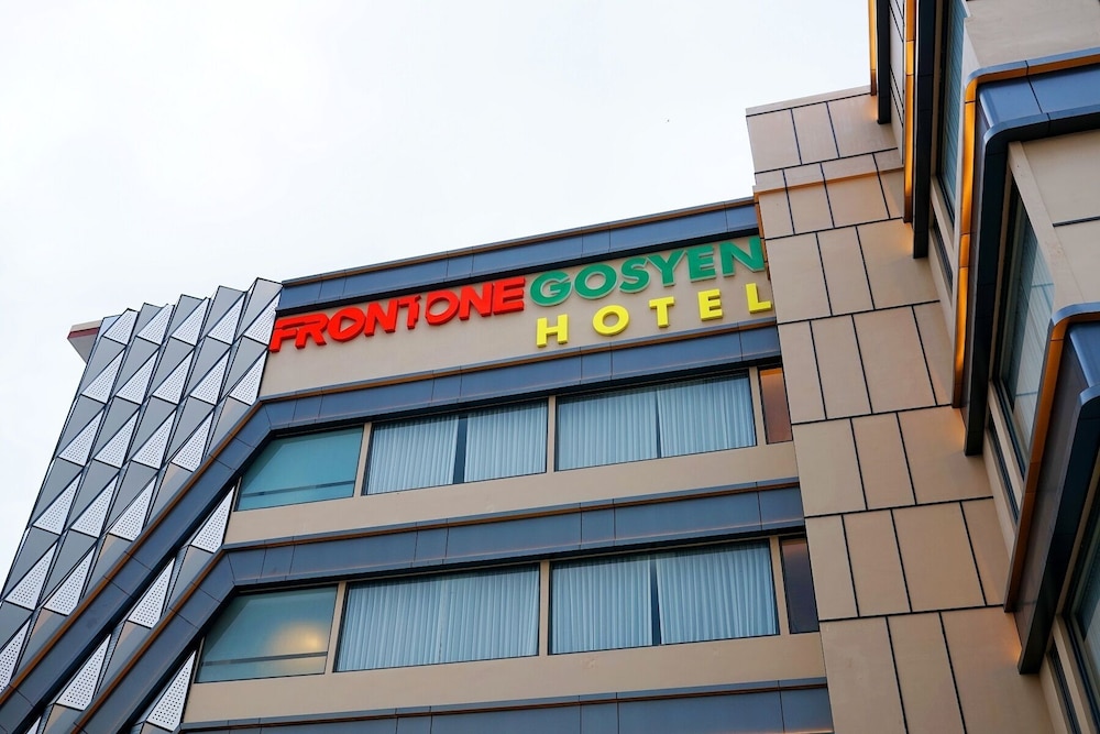 Front One Gosyen Hotel Salatiga 2/50